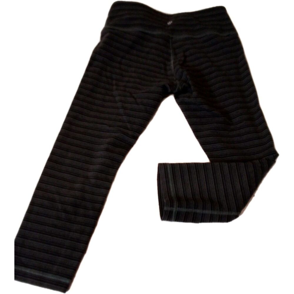 Women's‎ Lululemon Gray Stripe  Capri Pants Size 6